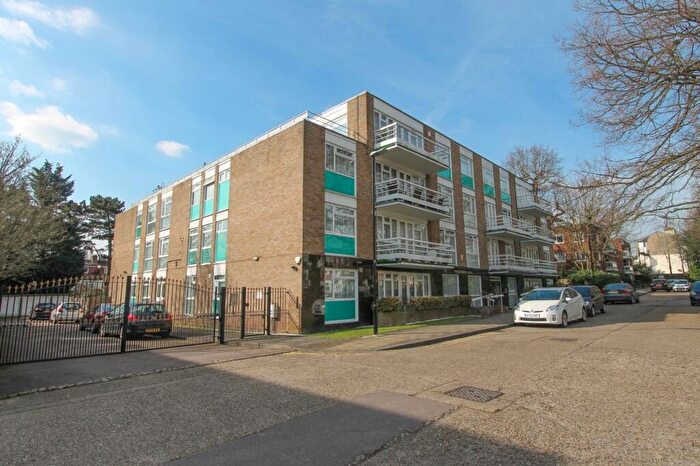 2 Bedroom Flat For Sale In Stonegrove, Edgware, HA8