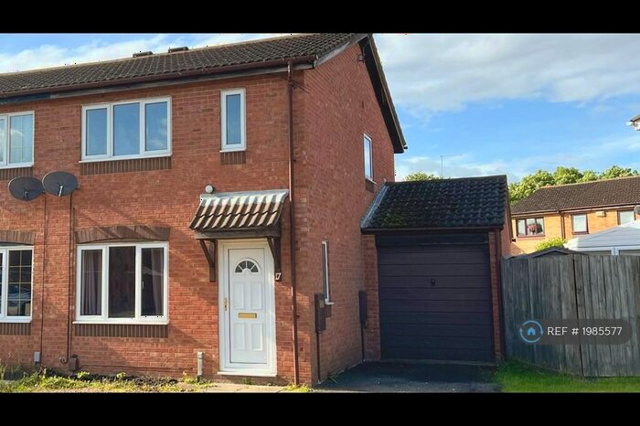 3 Bedroom Semi-Detached House To Rent In Windermere Drive, Wellingborough, NN8
