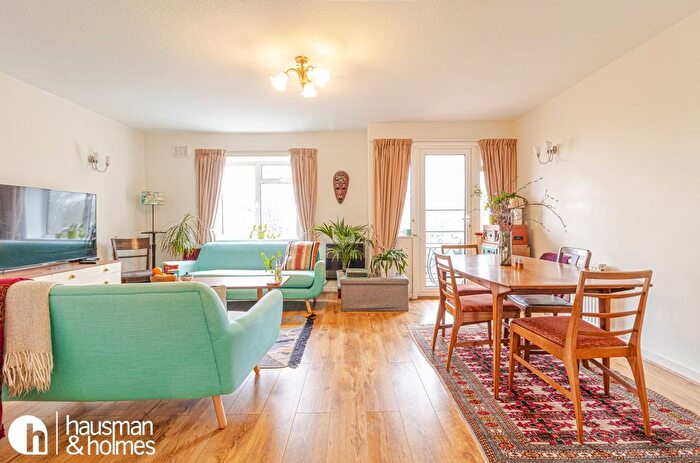 2 Bedroom Flat To Rent In Golderslea, Finchley Road, London, NW11