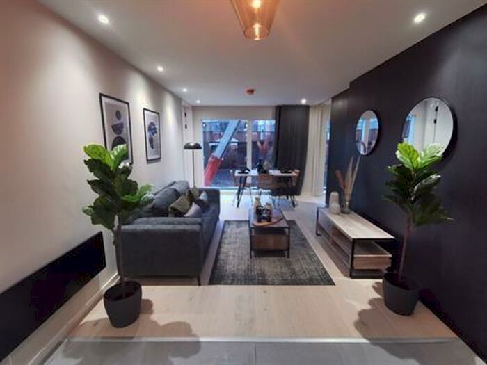 2 Bedroom Apartment To Rent In City Gardens, M15