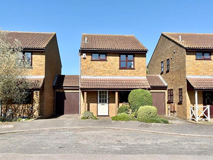 3 Bedroom Property For Sale In Curlew Avenue, Lower Halstow, Sittingbourne, ME9