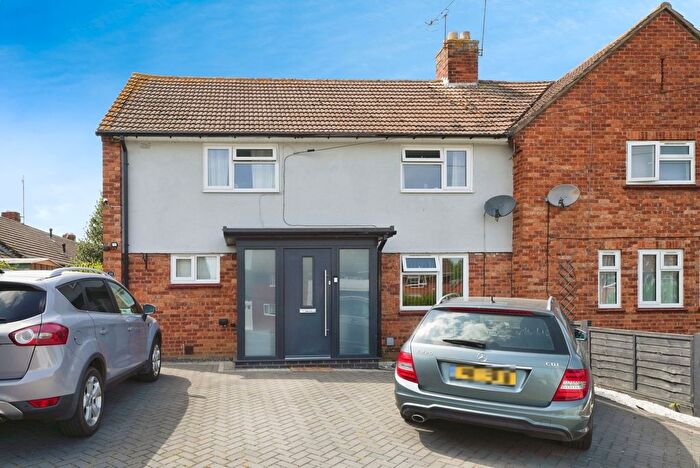 3 Bedroom Semi-detached House For Sale In Anne Crescent, Evesham, Worcestershire, WR11