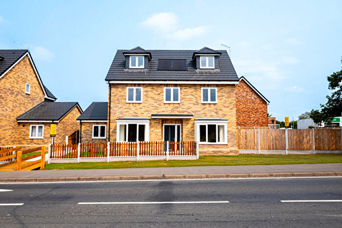 4 Bedroom Detached House For Sale In Cornfield Way, Rayleigh, SS6
