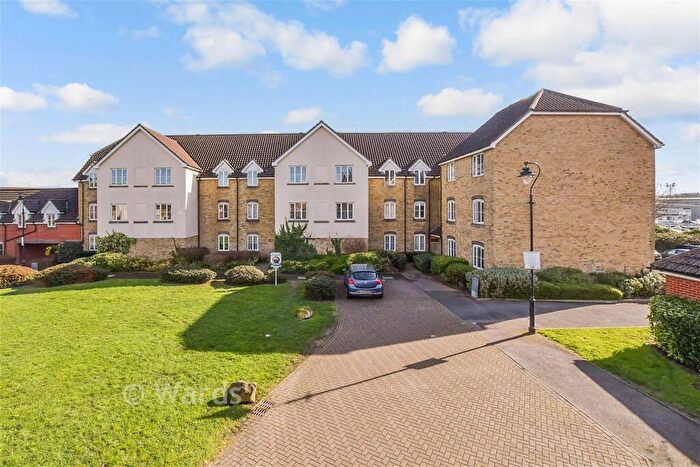 2 Bedroom Apartment For Sale In Mercer Close, Larkfield, Kent, ME20