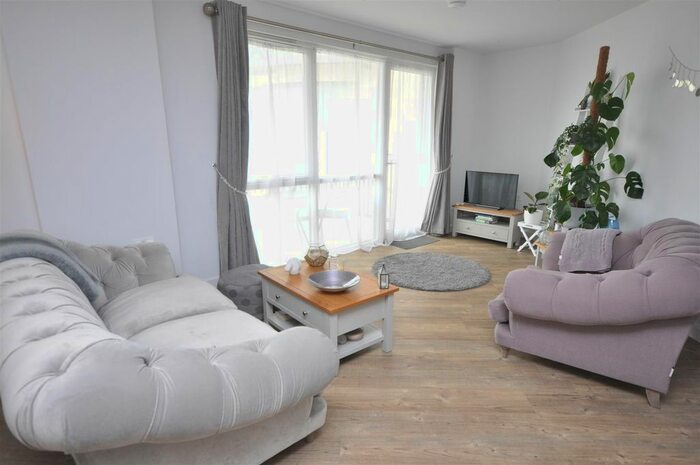 2 Bedroom Flat To Rent In Bellerby Court, Palmer Lane, York, YO1