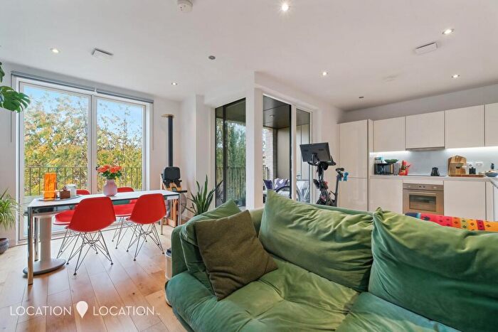 1 Bedroom Flat For Sale In Murrain Road, Kimpton Court, N4