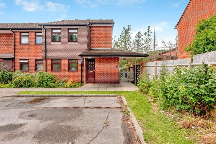 1 Bedroom Maisonette For Sale In Churchill Road, Smallfield, Horley, RH6