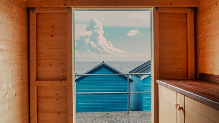 Chalet For Sale In Cliff Road, Old Felixstowe, Felixstowe, IP11