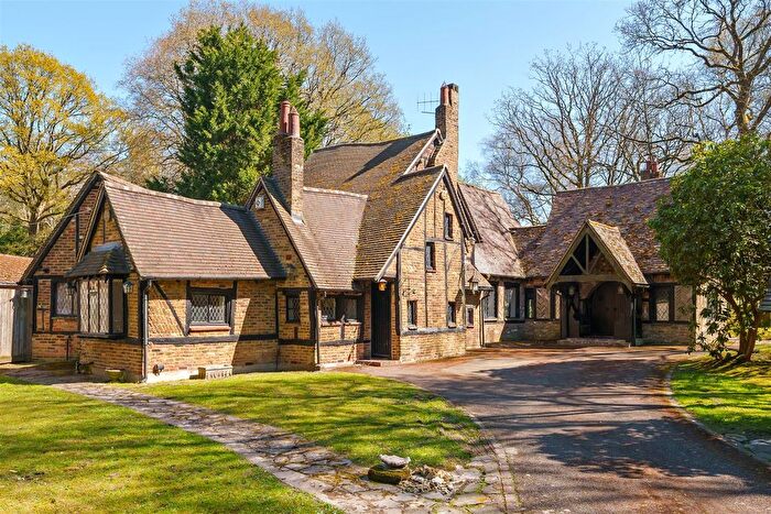 2 Bedroom Cottage For Sale In Balcombe Road, Pound Hill, Crawley, RH10