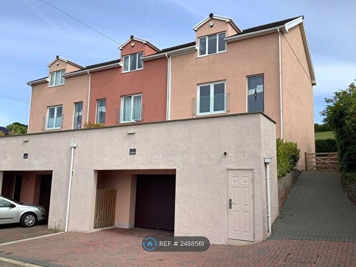 4 Bedroom End Of Terrace House To Rent In Arfyn, Colwyn Bay, LL28