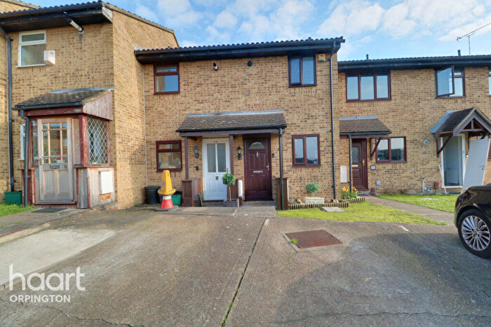 1 Bedroom Terraced House For Sale In Kingfisher Close, Orpington, BR5