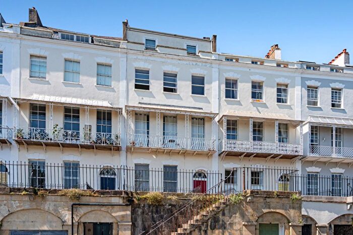 3 Bedroom Flat To Rent In Royal York Crescent, Bristol, Somerset, BS8