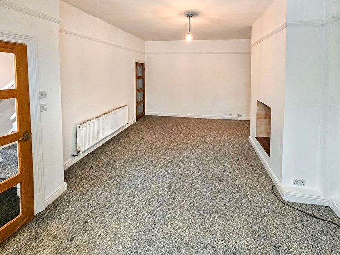 1 Bedroom Terraced House To Rent In Park Street, Batley, WF17