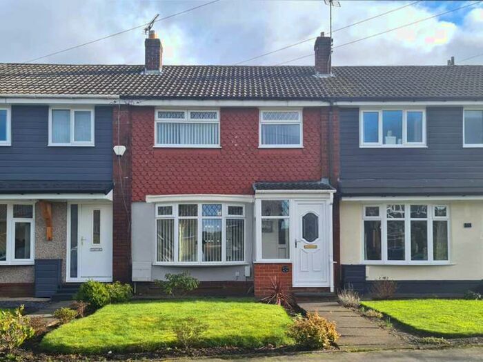 3 Bedroom Town House To Rent In Harewood Drive, Royton, OL2