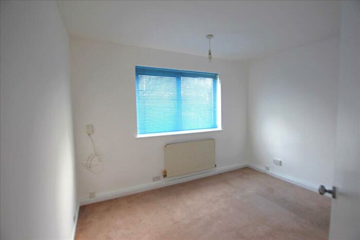 2 Bedroom Flat To Rent In Blunesfield, Potters Bar, Potters Bar, EN6