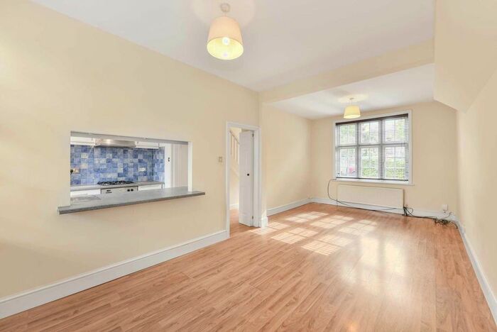 3 Bedroom Semi-Detached House To Rent In Pitshanger Lane, London, W5