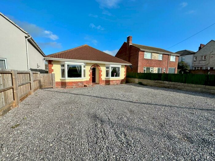 3 Bedroom Bungalow To Rent In Chickerell Road, Chickerell, Weymouth, DT3