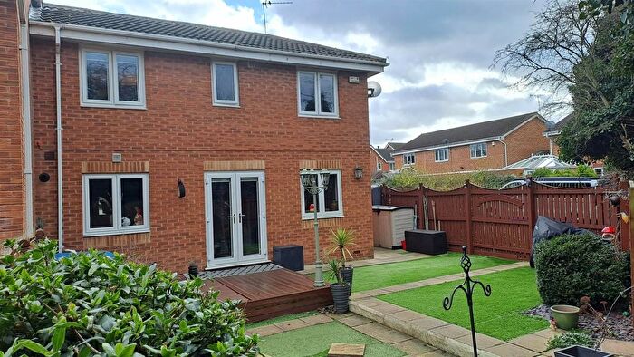 2 Bedroom Town House For Sale In Swale Approach, Normanton, WF6