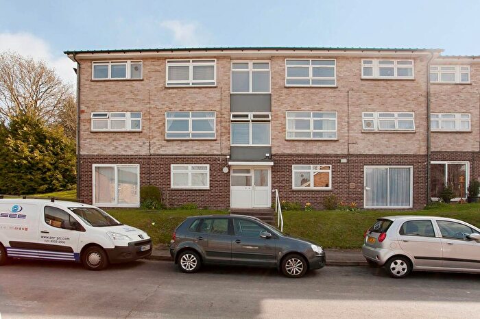 2 Bedroom Flat For Sale In Edgeworth Close, Whyteleafe, CR3