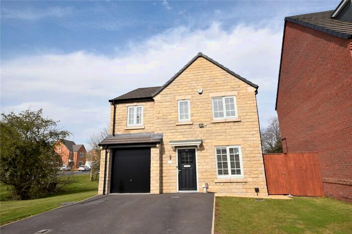 4 Bedroom Detached House To Rent In Sycamore Avenue, Whinmoor, Leeds, LS14