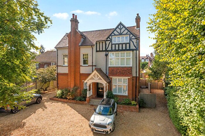 2 Bedroom Flat For Sale In Guildford, Surrey, GU1