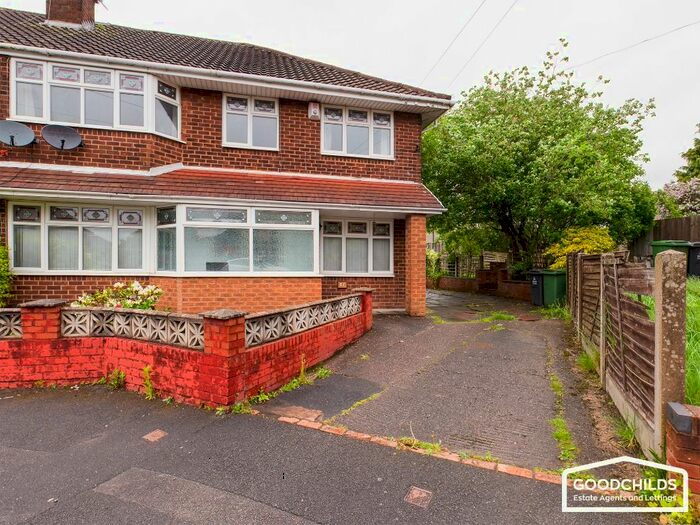 2 Bedroom Maisonette To Rent In Cornwall Place, Bentley, Walsall, WS2