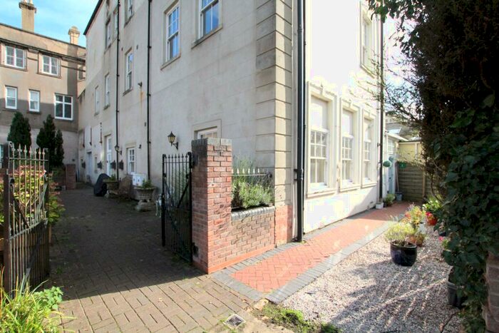 2 Bedroom Flat For Sale In Pavilion Point, Rangemore, Burton-on-Trent, DE13
