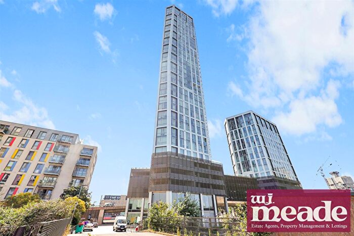 2 Bedroom Flat To Rent In Sky View Tower, London, E15
