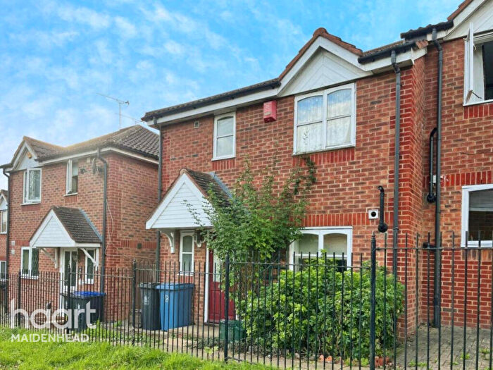 3 Bedroom Terraced House To Rent In Coalmans Way, Slough, SL1