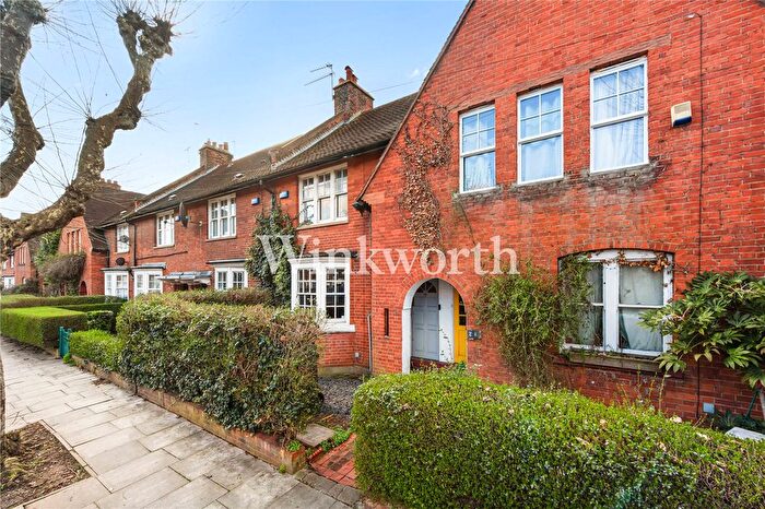 2 Bedroom Terraced House For Sale In Awlfield Avenue, London, N17