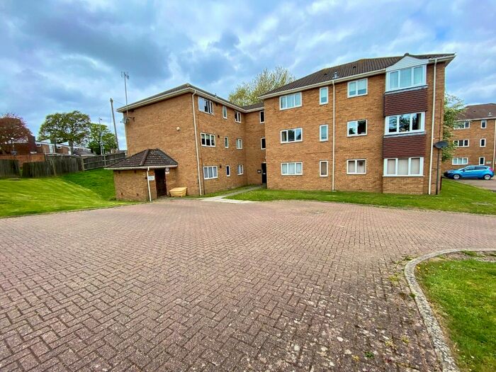 2 Bedroom Flat To Rent In Bond Road, Rainham, Gillingham, ME8