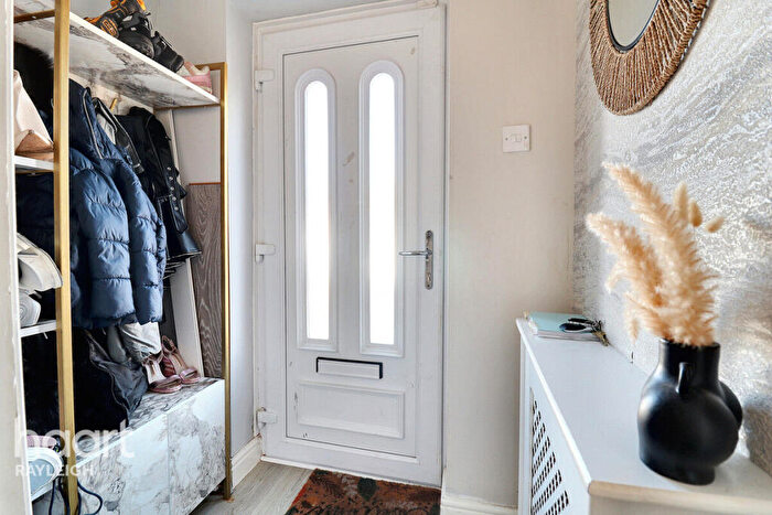 3 Bedroom Detached Bungalow For Sale In Tilburg Road, Canvey Island, SS8