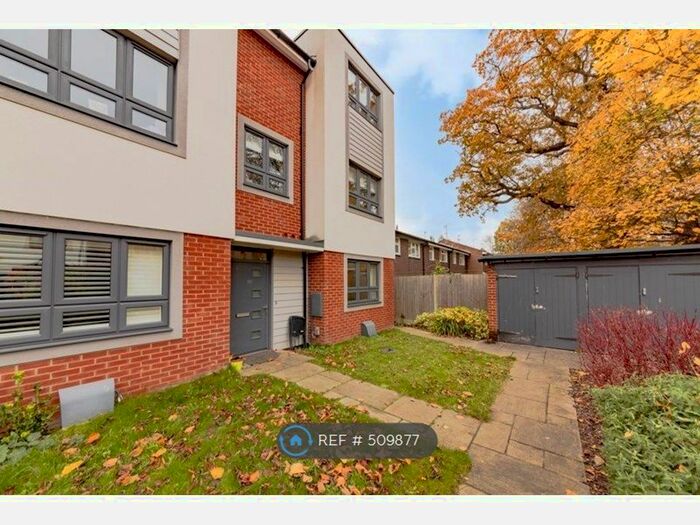 3 Bedroom End Of Terrace House To Rent In Hagden Lane, Watford, WD18