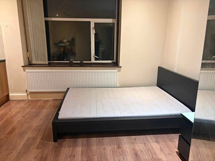 Studio To Rent In Kingscroft Road, London, NW2
