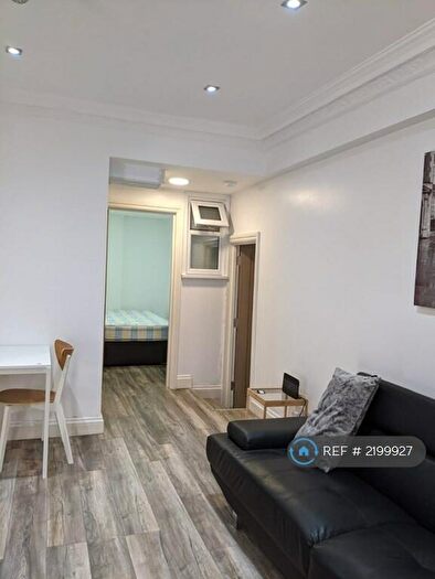 2 Bedroom Flat To Rent In Danbury Street, London, N1