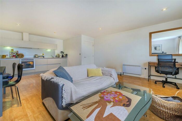 1 Bedroom Flat To Rent In Crowngate House, Hereford Road, London, E3