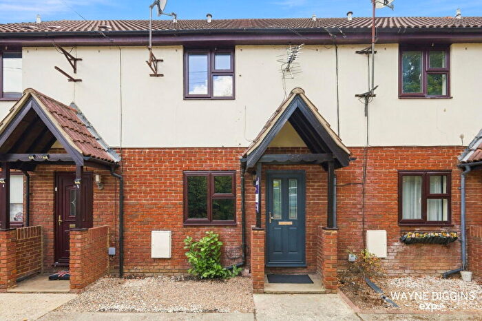 1 Bedroom Terraced House For Sale In Regent Court, Broome Place, South Ockendon, RM15