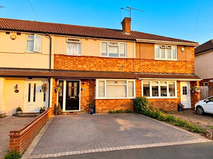 3 Bedroom Terraced House To Rent In Birkdale Avenue, Romford, RM3
