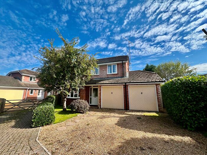 4 Bedroom Detached House To Rent In Apple Tree Road, Alderholt, Fordingbridge, SP6