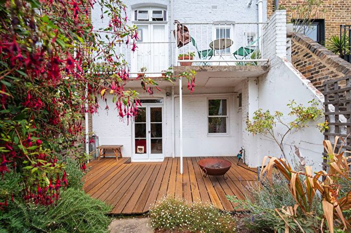 1 Bedroom Flat For Sale In Colverstone Crescent, Dalston, London, E8