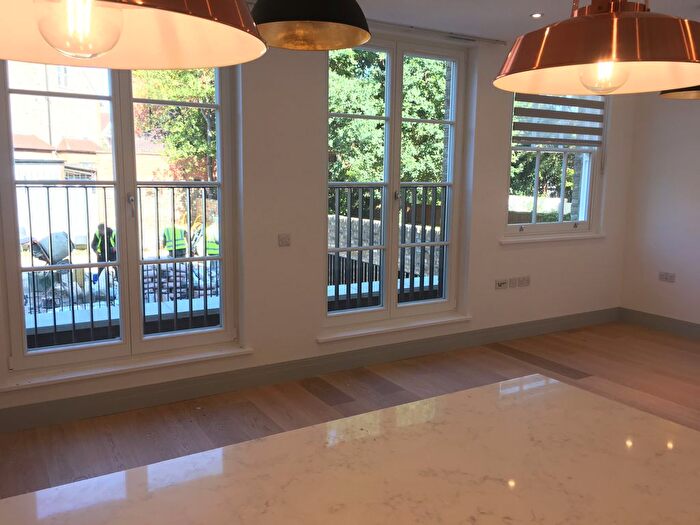 2 Bedroom Flat To Rent In Very Near Blakesley Avenue Area, Ealing Broadway West, W5