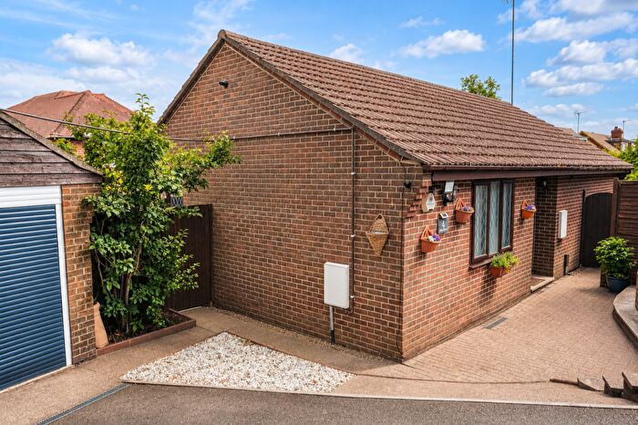 2 Bedroom Detached Bungalow For Sale In Dalewood Road, Fareham, PO15