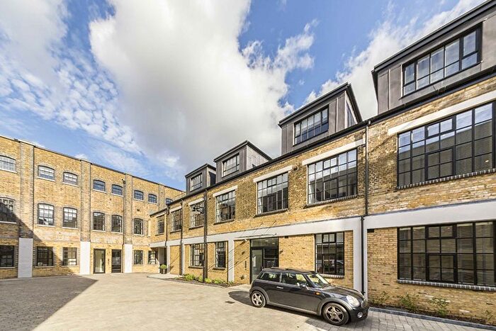 2 Bedroom Flat To Rent In Rainville Road, London, W6