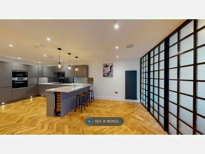 4 Bedroom Semi-Detached House To Rent In Regent Place, Birmingham, B1