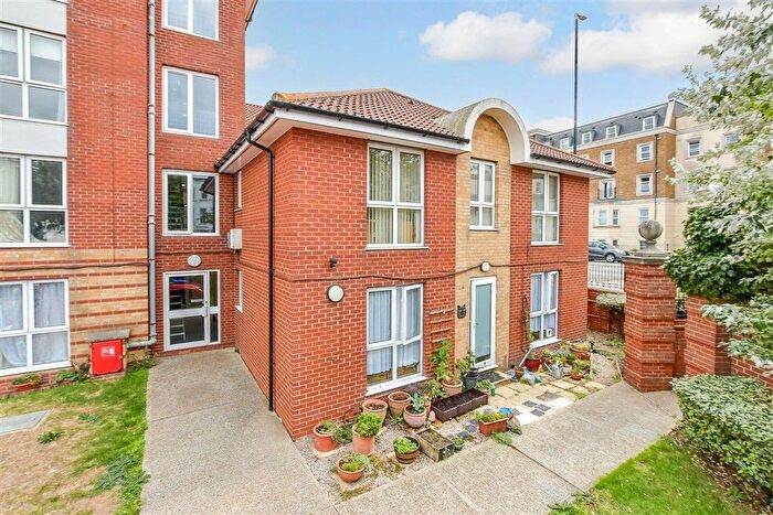 2 Bedroom Flat For Sale In Queens Parade, Cliftonville, Margate, Kent, CT9