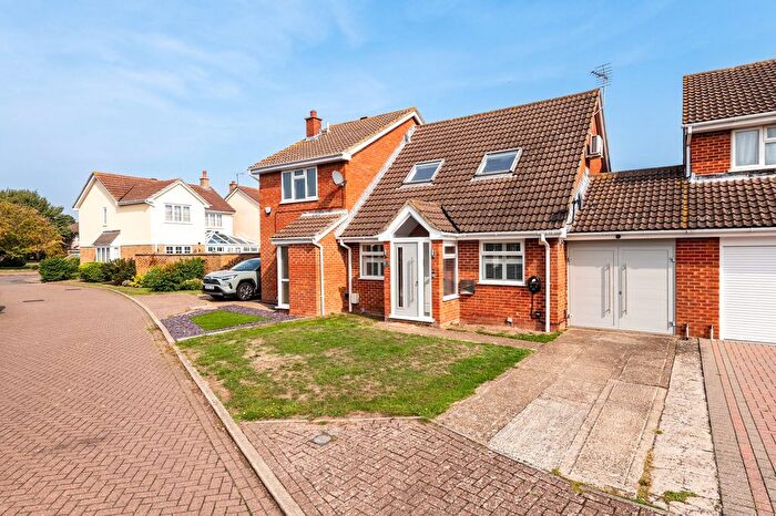 3 Bedroom Semi Detached House For Sale In Cardine Close, Sittingbourne, ME10