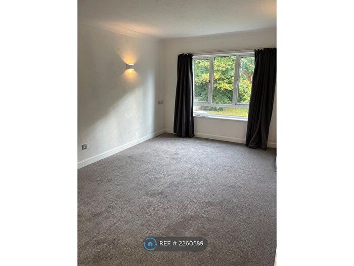 1 Bedroom Flat To Rent In The Hawthorns, Manchester, M32