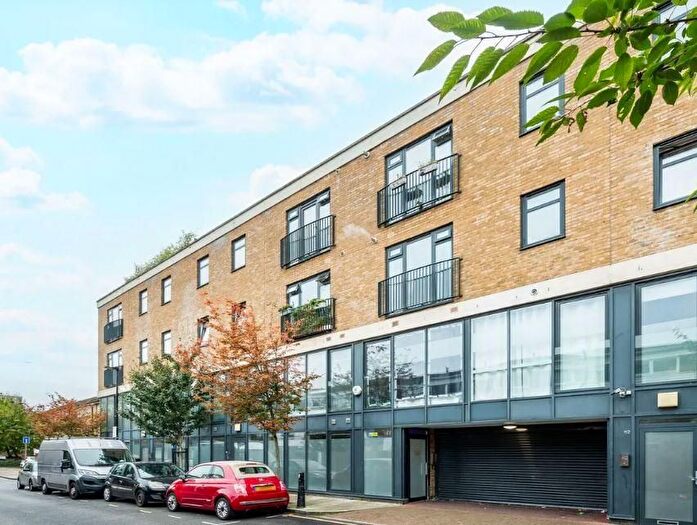 2 Bedroom Flat To Rent In Bacon Street, Shoreditch, Aldgate East, London, E2
