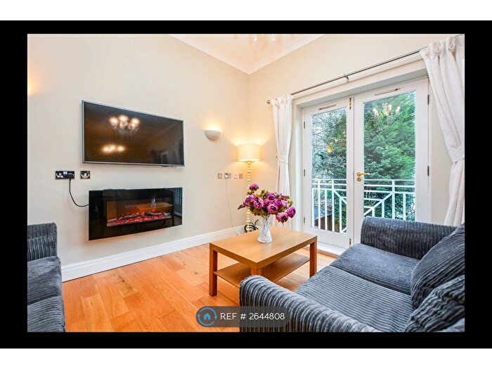 2 Bedroom Flat To Rent In Wetherby Road, Leeds, LS8