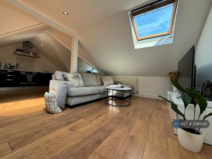 2 Bedroom Flat To Rent In Millennium Court, Cheshunt, Waltham Cross, EN8